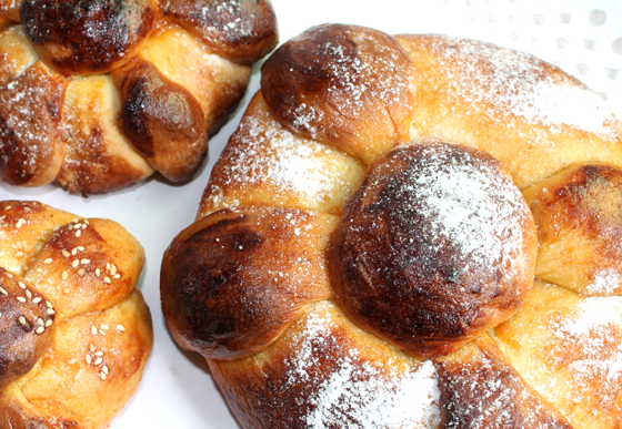 Day of the Dead food: Traditional sweet bread. Pan de Muerto recipe.