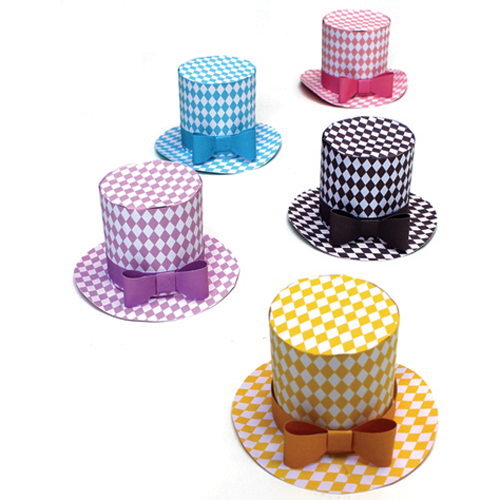 5 diamond pattern paper party hats for fiestas