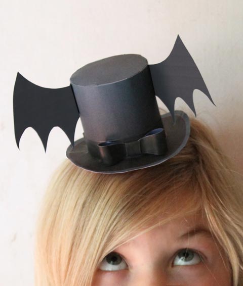 Mini paper top hat for Halloween with a bat!