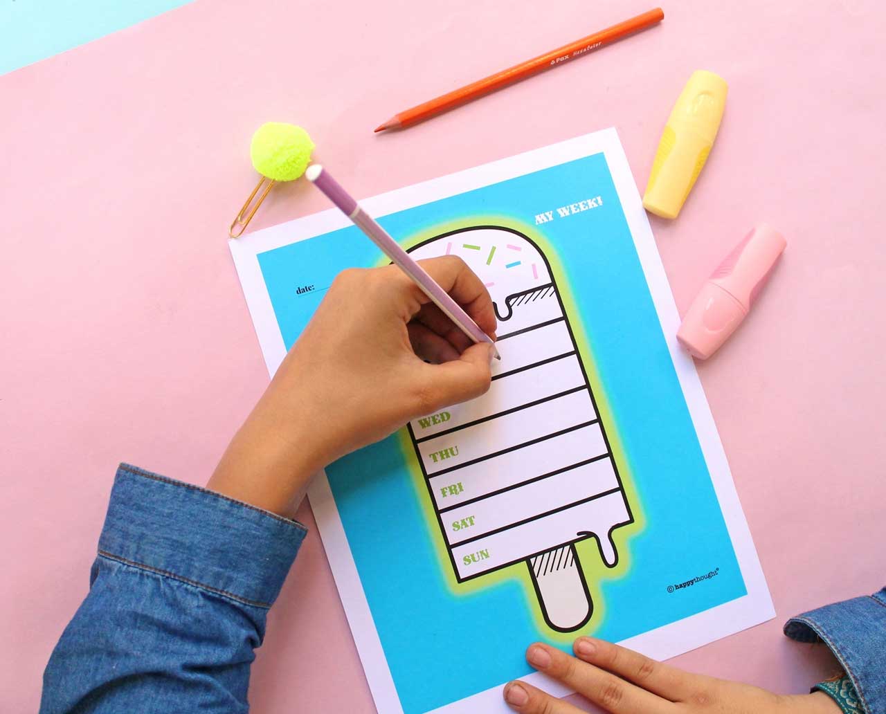 Keep ahead of schedule with this on trend DIY weekly planner for your home or office