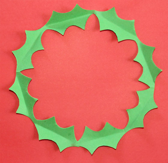 Green festive paper Holiday wreath decoration template to cutout + instructions: Happythought Holiday craft activity pack!