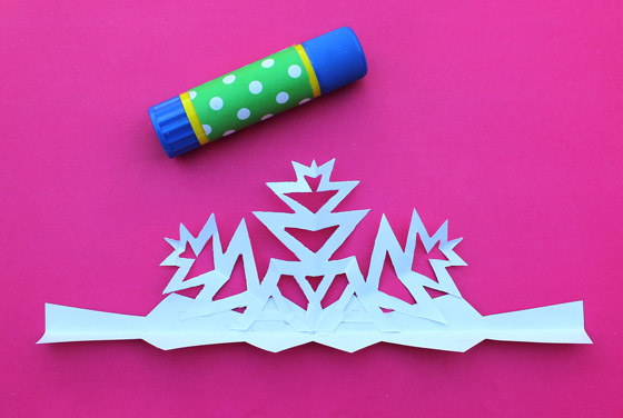 Paper crafts - Snowflake crowns DIY craft headpieces - Happythought Holiday craft activity pack!